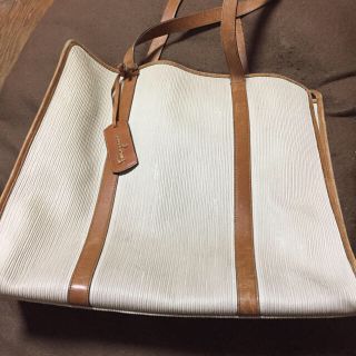 フェラガモ(Ferragamo)の取手別で横38cm縦34cm幅12cm加工なし‼️本日のみ！(トートバッグ)