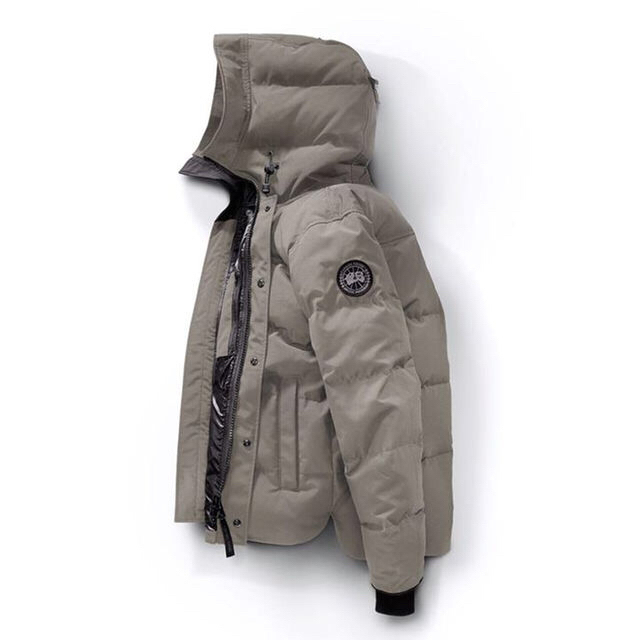 MONCLER(モンクレール)のカナダグース MACMILLIAN PARKA BLACK LABEL メンズのジャケット/アウター(ダウンジャケット)の商品写真