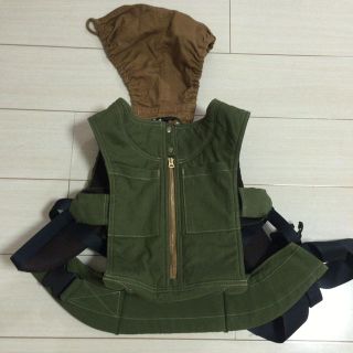 ★美品★オシャレな抱っこ紐BABY CAREERカーキ(抱っこひも/おんぶひも)