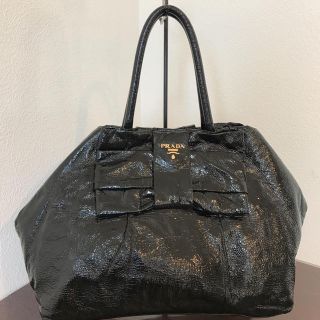 プラダ(PRADA)のプラダ☆エナメルトート リボンモチーフ(ハンドバッグ)