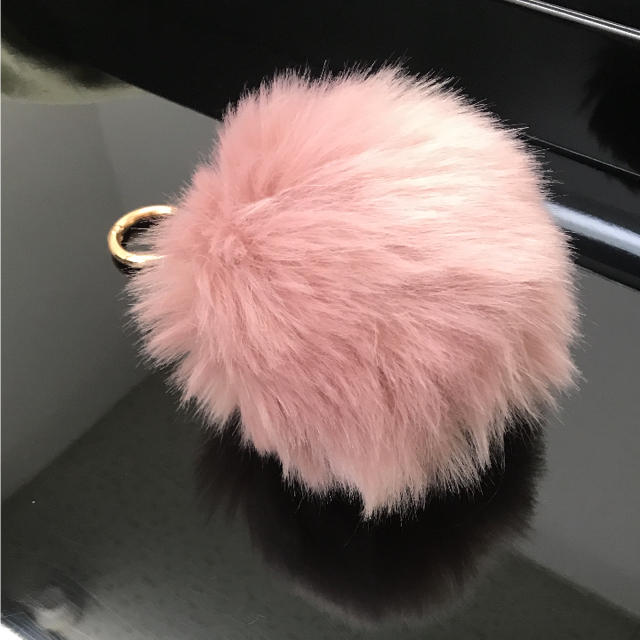 ZARA(ザラ)のZARAピンクファーチャーム♡♡ レディースのファッション小物(キーホルダー)の商品写真