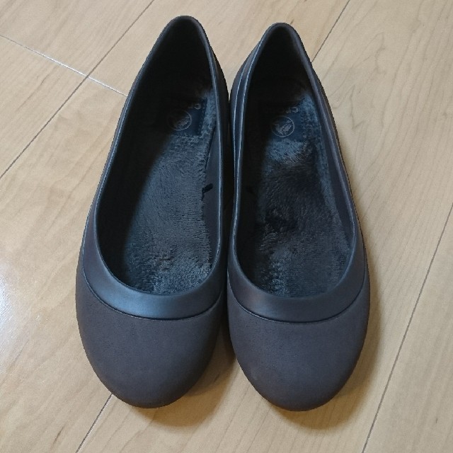 crocs(クロックス)のくんちゃん様専用《美品》クロックス マンモスフラット w7 24cm レディースの靴/シューズ(バレエシューズ)の商品写真