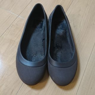 クロックス(crocs)のくんちゃん様専用《美品》クロックス マンモスフラット w7 24cm(バレエシューズ)