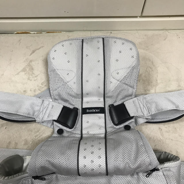 BABYBJORN(ベビービョルン)のyu-ri様専用 ベビービョルン 抱っこ紐 ONE メッシュ キッズ/ベビー/マタニティの外出/移動用品(抱っこひも/おんぶひも)の商品写真