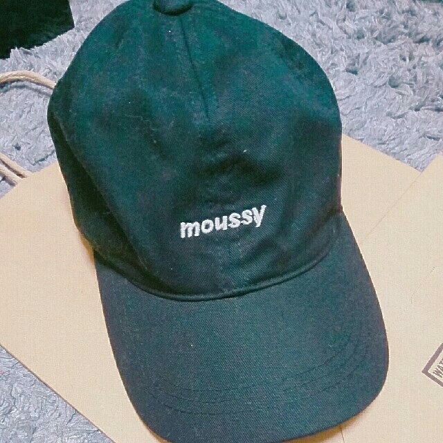 moussy(マウジー)のMOUSSY＊黒キャップ(紐はレザー) レディースの帽子(キャップ)の商品写真