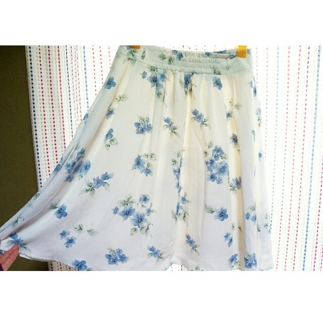 HONEYS(ハニーズ)の花柄フレアスカート【売り切り希望！】 レディースのスカート(ひざ丈スカート)の商品写真