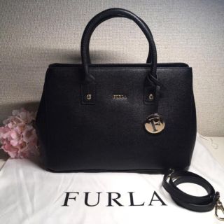 フルラ(Furla)の【A4サイズ】FURLA☆人気のLINDA　定価5.2万円　ブラック(ショルダーバッグ)