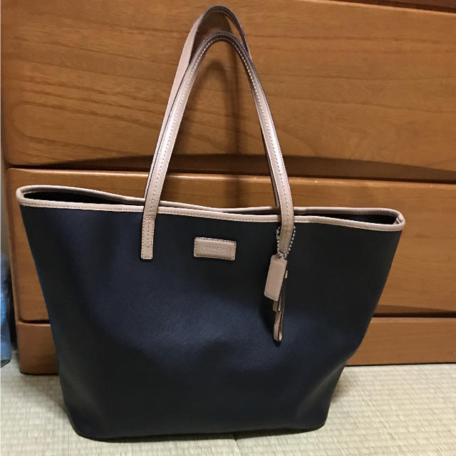 COACH(コーチ)のゆーか様専用。コーチ。トートバッグ。黒。美品 レディースのバッグ(トートバッグ)の商品写真