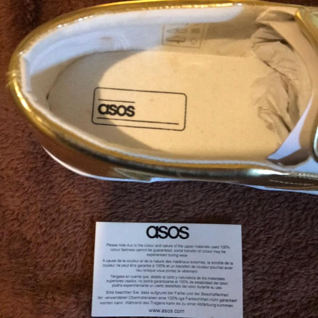 asos(エイソス)のASOS Slip On Plimsolls in Gold 新品スニーカー レディースの靴/シューズ(スニーカー)の商品写真