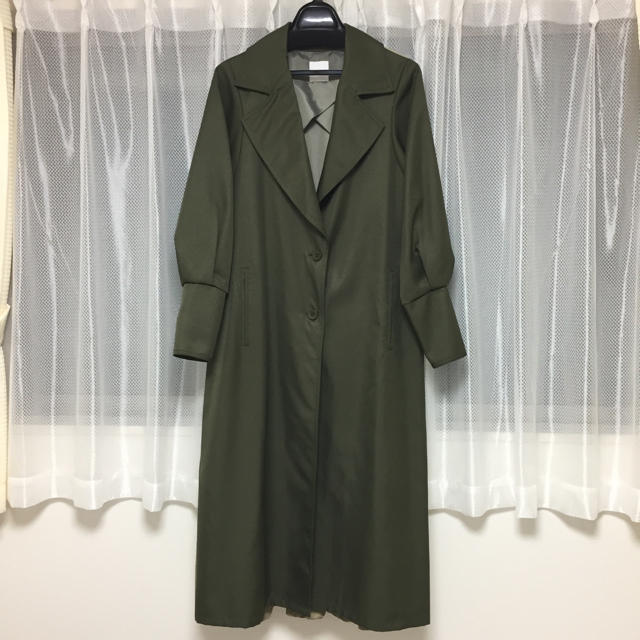 Ameri VINTAGE(アメリヴィンテージ)のameri  OLIVE BACK FRILL JK レディースのジャケット/アウター(トレンチコート)の商品写真