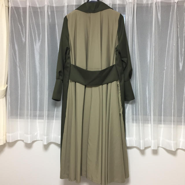 Ameri VINTAGE(アメリヴィンテージ)のameri  OLIVE BACK FRILL JK レディースのジャケット/アウター(トレンチコート)の商品写真