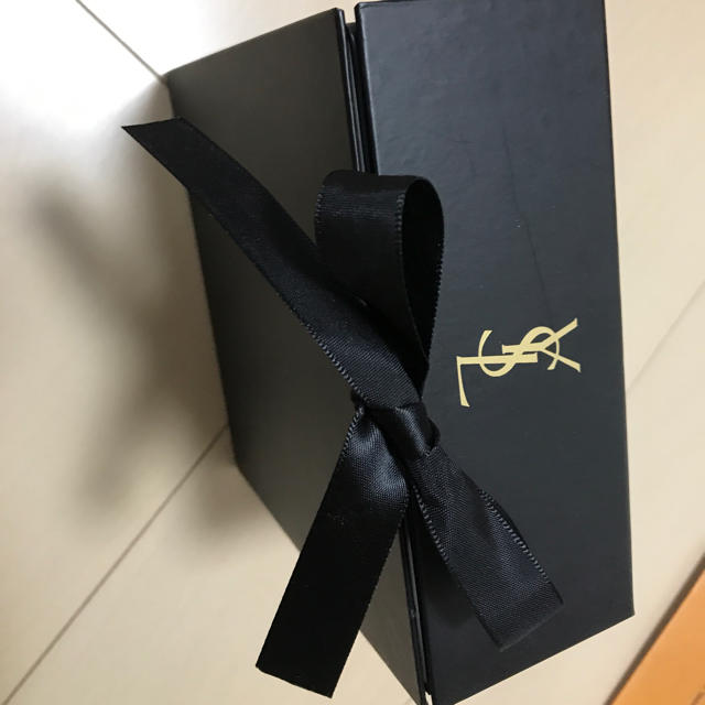 Yves Saint Laurent Beaute(イヴサンローランボーテ)のイヴ・サンローラン 口紅 箱 レディースのバッグ(ショップ袋)の商品写真