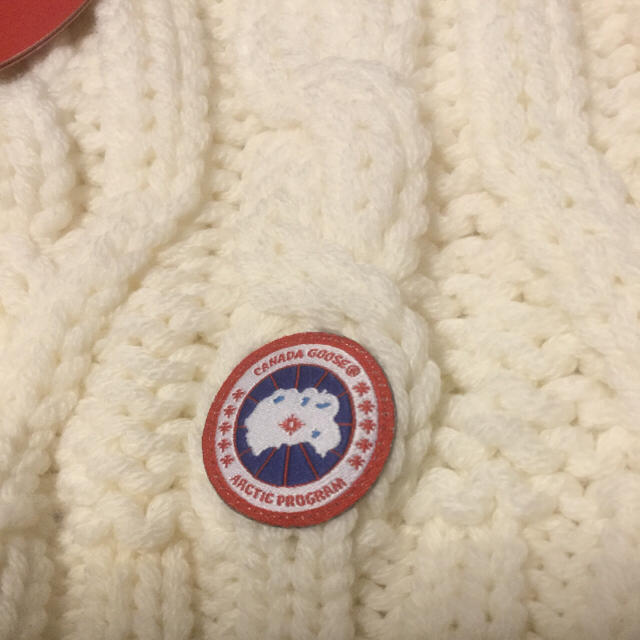 CANADA GOOSE(カナダグース)の新品未使用タグ付き カナダグース レディースニットキャップ レディースの帽子(ニット帽/ビーニー)の商品写真