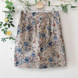 マジェスティックレゴン(MAJESTIC LEGON)の【スカートどれでも1000円均一】ぼかし 花柄スカート ベージュ(ひざ丈スカート)