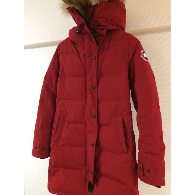 CANADA GOOSE(カナダグース)のここ様専用☆ カナダグース　マッケンジー　レッドウッドMサイズ レディースのジャケット/アウター(ダウンコート)の商品写真