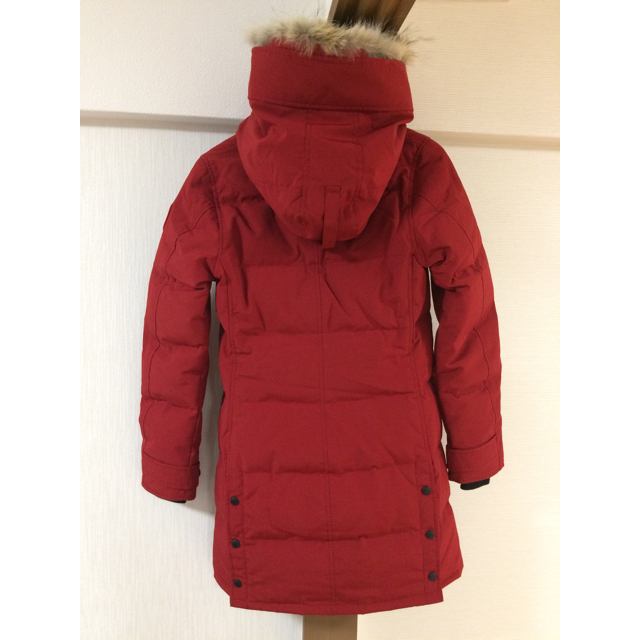 CANADA GOOSE(カナダグース)のここ様専用☆ カナダグース　マッケンジー　レッドウッドMサイズ レディースのジャケット/アウター(ダウンコート)の商品写真