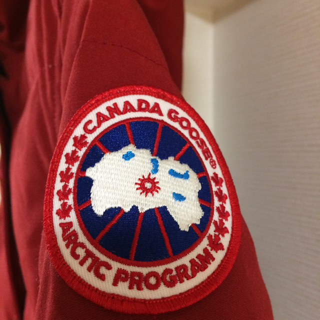 CANADA GOOSE(カナダグース)のここ様専用☆ カナダグース　マッケンジー　レッドウッドMサイズ レディースのジャケット/アウター(ダウンコート)の商品写真