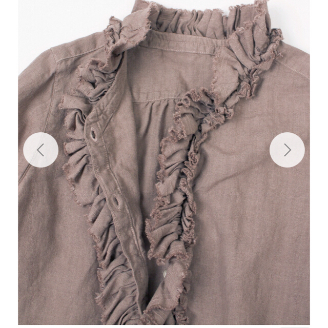 nest Robe(ネストローブ)のnest robe ﾈｽﾄﾛｰﾌﾞリネンフリルフロントシャツ未使用 レディースのトップス(シャツ/ブラウス(長袖/七分))の商品写真