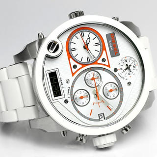 ディーゼル(DIESEL)の【新品】DIESEL メンズ 腕時計 dz7277 白 大人気！！(腕時計(アナログ))
