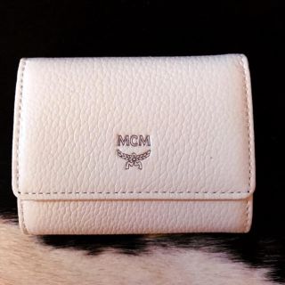 MCM 財布 白 ラスト