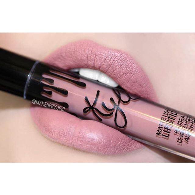 Kylie Cosmetics(カイリーコスメティックス)のKylie cosmeticsリップグロス♡ コスメ/美容のベースメイク/化粧品(リップグロス)の商品写真