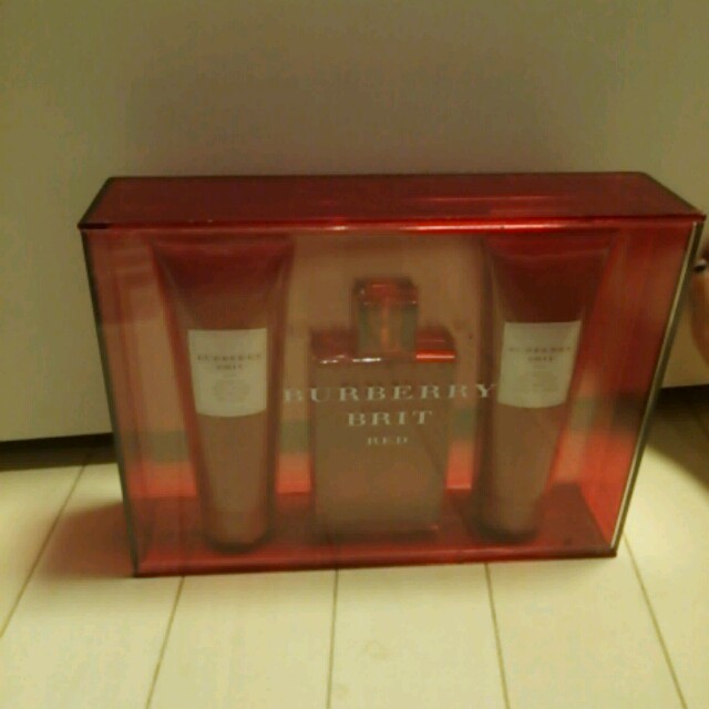 BURBERRY(バーバリー)のBRIT RED 香水セット コスメ/美容の香水(香水(女性用))の商品写真