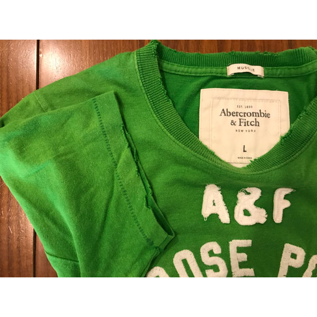Abercrombie&Fitch(アバクロンビーアンドフィッチ)のメンズ アバクロ Tシャツ グリーン 値下 メンズのトップス(Tシャツ/カットソー(半袖/袖なし))の商品写真