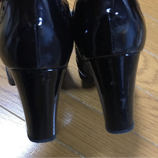 Lois CRAYON(ロイスクレヨン)のロイスクレヨン エナメルパンプス 23.5cm値下げ！ レディースの靴/シューズ(ハイヒール/パンプス)の商品写真