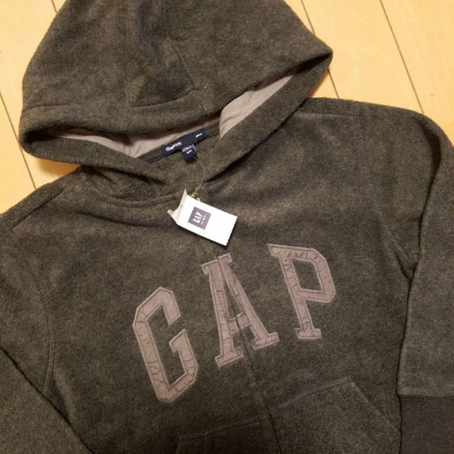 GAP Kids(ギャップキッズ)のGAP☆パーカー☆120　新品　ダークグレー　起毛 キッズ/ベビー/マタニティのキッズ服男の子用(90cm~)(ジャケット/上着)の商品写真