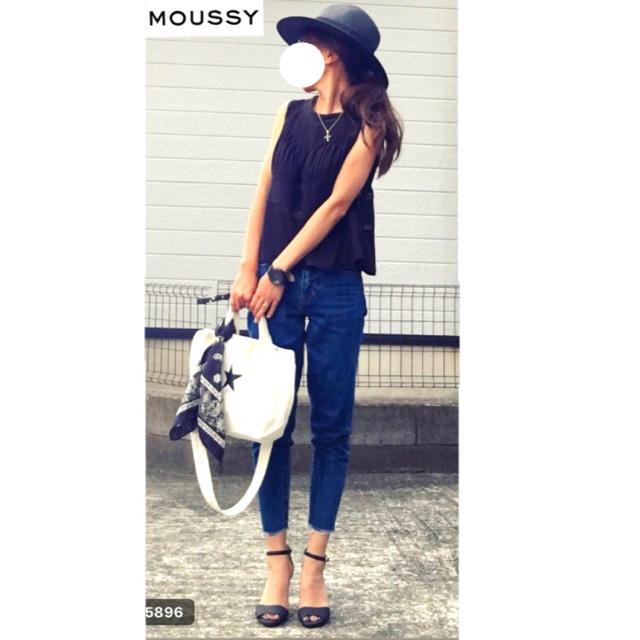 moussy(マウジー)のMOUSSY DENIM fringe cropped Taperd 24 レディースのパンツ(デニム/ジーンズ)の商品写真