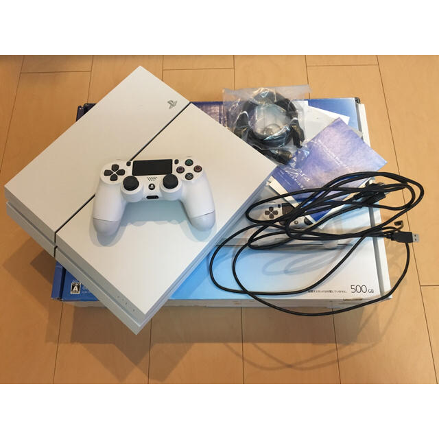 PlayStation4(プレイステーション4)のPlayStation®4 グレイシャー・ホワイト 型番CUH-1100AB02 エンタメ/ホビーのゲームソフト/ゲーム機本体(家庭用ゲーム機本体)の商品写真