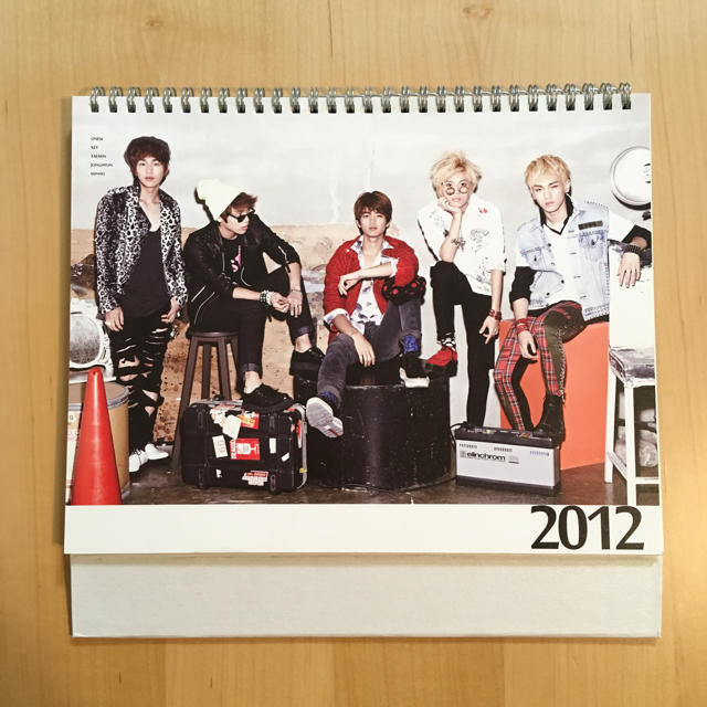 SHINee(シャイニー)のSHINee 2012 公式カレンダー エンタメ/ホビーのタレントグッズ(ミュージシャン)の商品写真