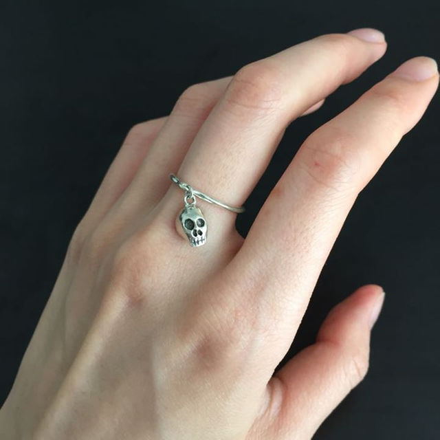 e.m.(イーエム)のe.m.スカルリング レディースのアクセサリー(リング(指輪))の商品写真