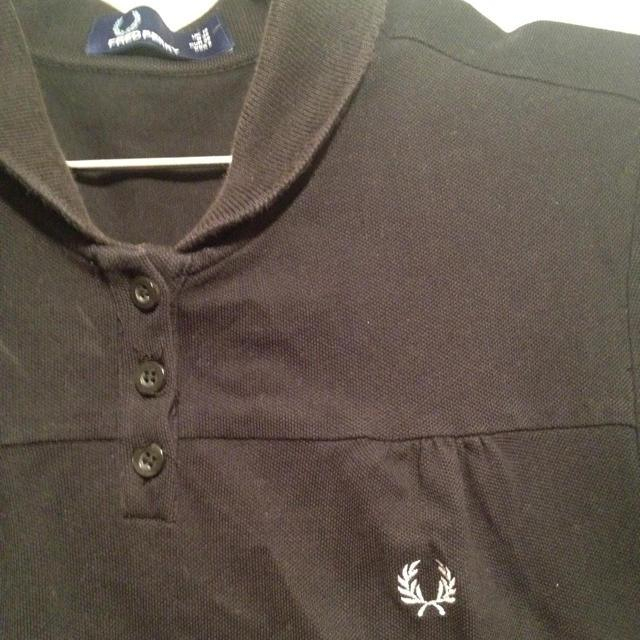 FRED PERRY(フレッドペリー)の真っ黒ポロシャツ レディース レディースのトップス(ポロシャツ)の商品写真