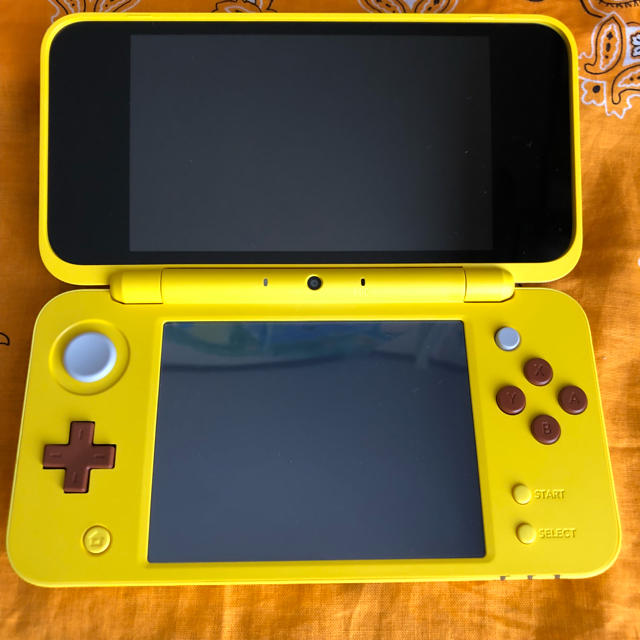 ニンテンドー2ds 中古美品 任天堂2dsll ピカチュウ ポケモンセンター限定品 の通販 By 急行はまなす S Shop ニンテンドー2ds ならラクマ