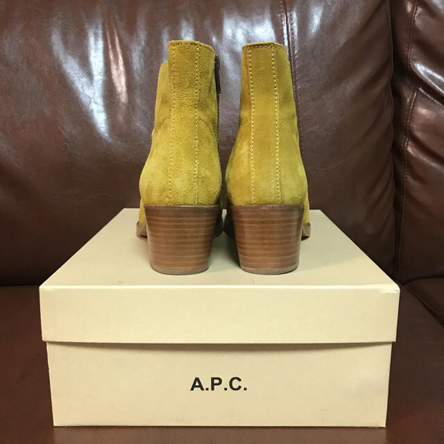 A.P.C(アーペーセー)の【アーペーセー】スエードショートブーツ レディースの靴/シューズ(ブーツ)の商品写真