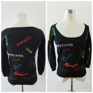 モスキーノ(MOSCHINO)のモスキーノMOSCHINOロゴ ビーズ装飾 美デコルテ ニット黒ブラックVERY(ニット/セーター)