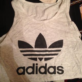 アディダス(adidas)のadidas ノースリーブ(Tシャツ(半袖/袖なし))