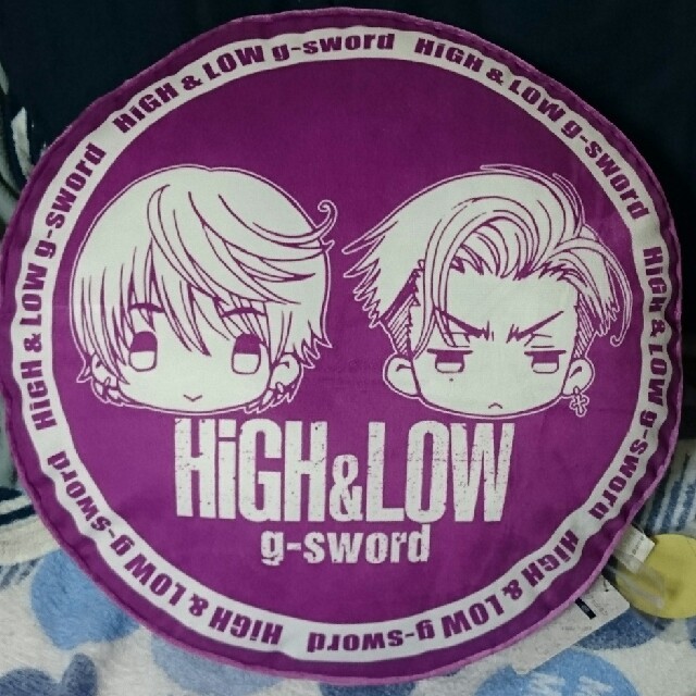 しまむら(シマムラ)のHIGH&LOW ハイアンドローしまむらコラボ クッション 雨宮兄弟ver チケットの音楽(国内アーティスト)の商品写真