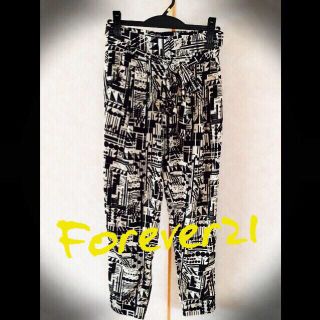 フォーエバートゥエンティーワン(FOREVER 21)のFOREVER21 パンツ(カジュアルパンツ)