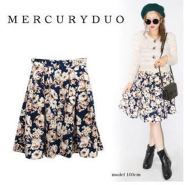 MERCURYDUO(マーキュリーデュオ)のBlurred FLOWER ランダムスカート レディースのスカート(ひざ丈スカート)の商品写真