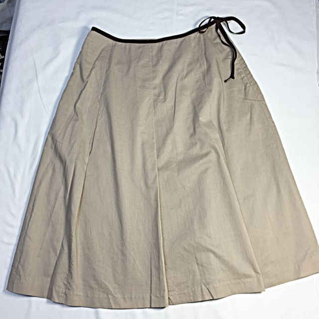COMME CA ISM(コムサイズム)のCOMME CA ISM  ベージュBOXスカート レディースのスカート(ひざ丈スカート)の商品写真