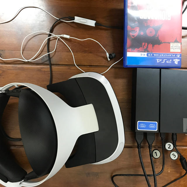 PlayStation VR(プレイステーションヴィーアール)のpsvr カメラ同梱 ソフトおまけ バイオハザード エンタメ/ホビーのゲームソフト/ゲーム機本体(家庭用ゲーム機本体)の商品写真