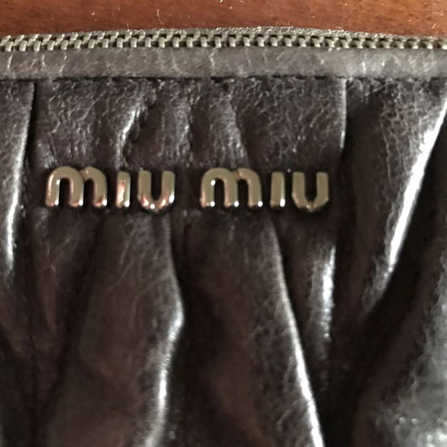 miumiu(ミュウミュウ)のmiumiu ポーチ レディースのファッション小物(その他)の商品写真