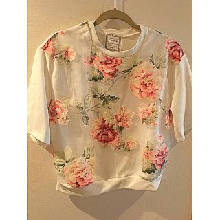 ザラ(ZARA)の新品creaオーガンジー素材花柄トップス(カットソー(半袖/袖なし))