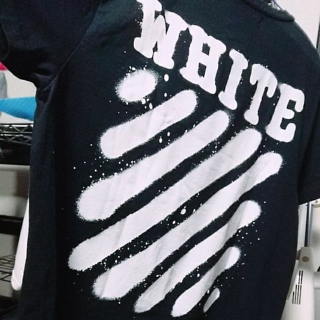 Supreme(シュプリーム)のオフホワイトスプレーTシャツOFFWHITEシュプリーム メンズのトップス(その他)の商品写真