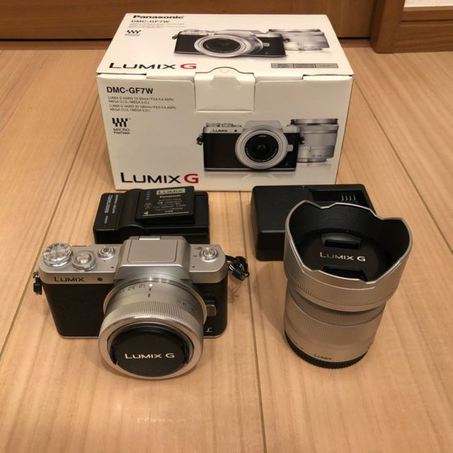 Panasonic(パナソニック)のLUMIX DMC-GF7W ダブルズームレンズキット シルバー スマホ/家電/カメラのカメラ(その他)の商品写真