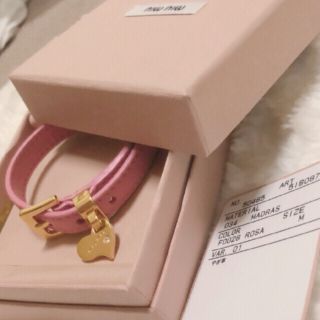 ミュウミュウ(miumiu)の新品 ミュウミュウ miumiu  ブレス ブレスレット ピンク(ブレスレット/バングル)