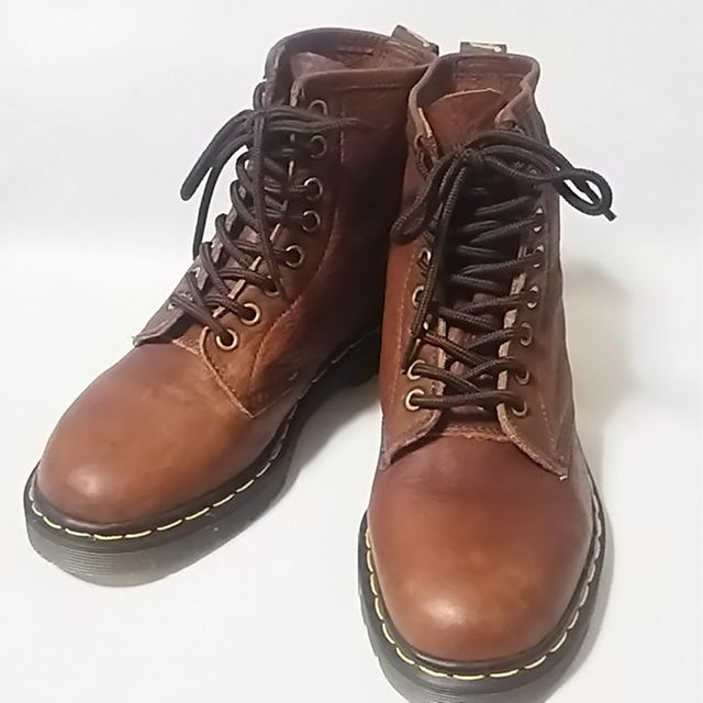 Dr.Martens(ドクターマーチン)の最高傑作王道!ドクターマーチン牛革レザー8ホールブーツ人気モデル!茶 レディースの靴/シューズ(ブーツ)の商品写真