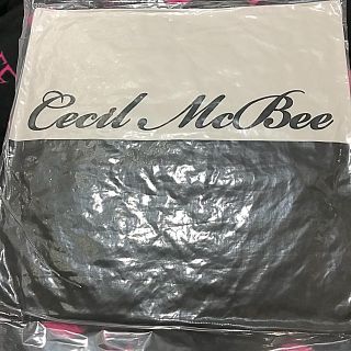 セシルマクビー(CECIL McBEE)のCECIL McBEE☆最新☆非売品☆クッション☆新品☆(クッション)